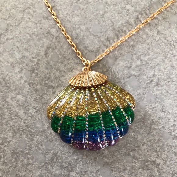 Betsey Johnson Gold Tone Resin Rainbow Seashell Pendant Necklace Glitter Accent - Picture 6 of 12